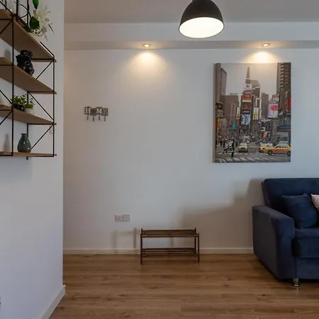 Apartament Terre 1-br Apt In + Balcony *