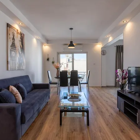 Apartament Terre 1-br Apt In + Balcony