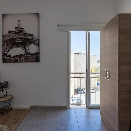 Apartament Terre 1-br Apt In + Balcony *