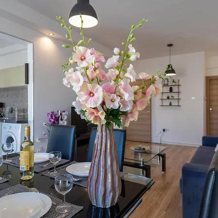 Terre 1-br Apt In + Balcony Apartament Larnaca